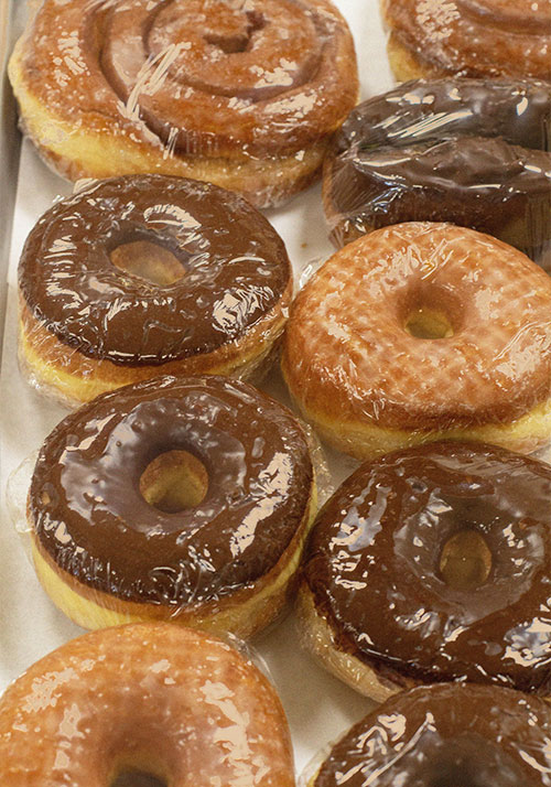 Daves-neighborhood-market-bkery-fresh-donuts